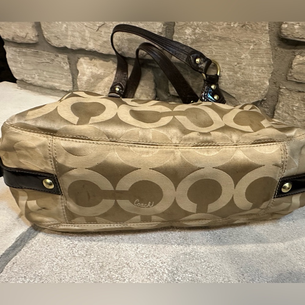 Coach Tan and Brown Signature Shoulder Bag - Picture 4 of 8